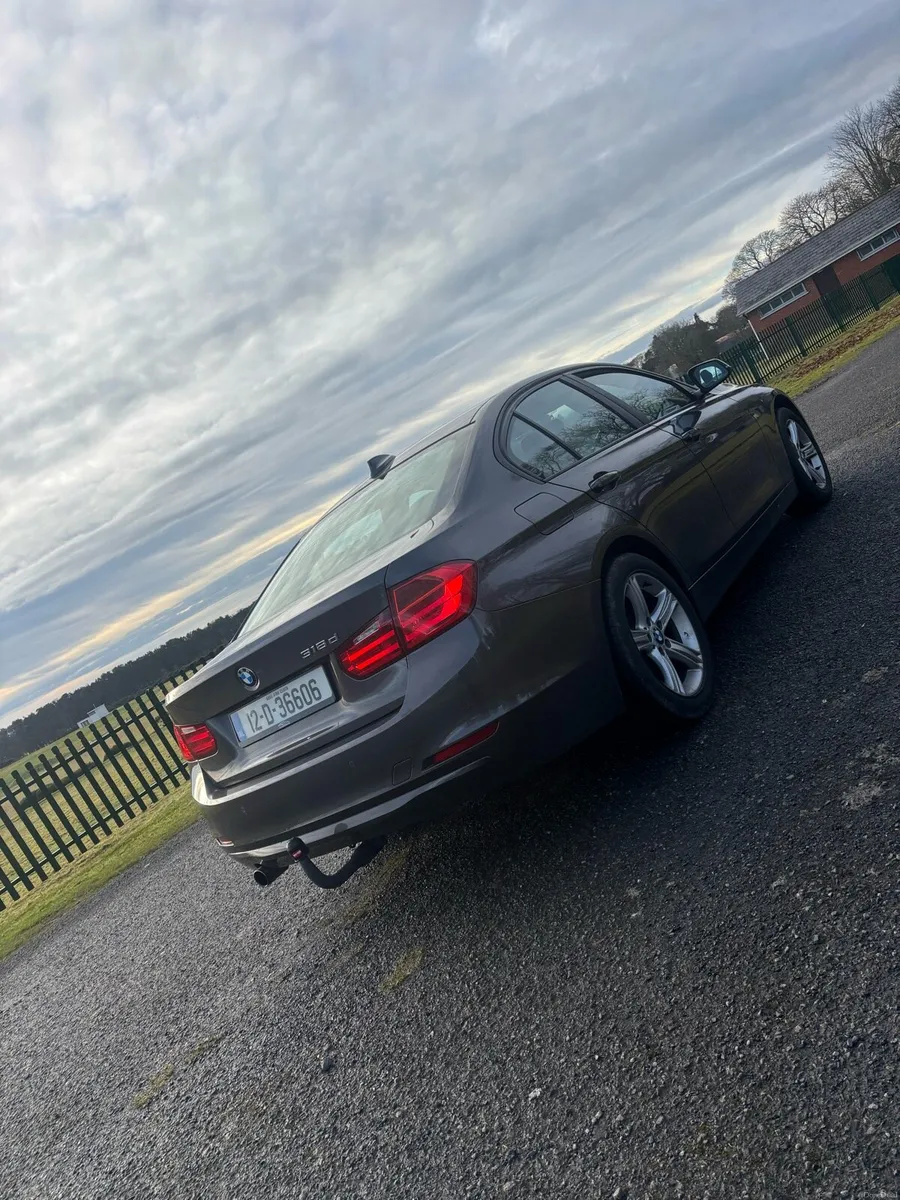 BMW 318D F30 - Image 2