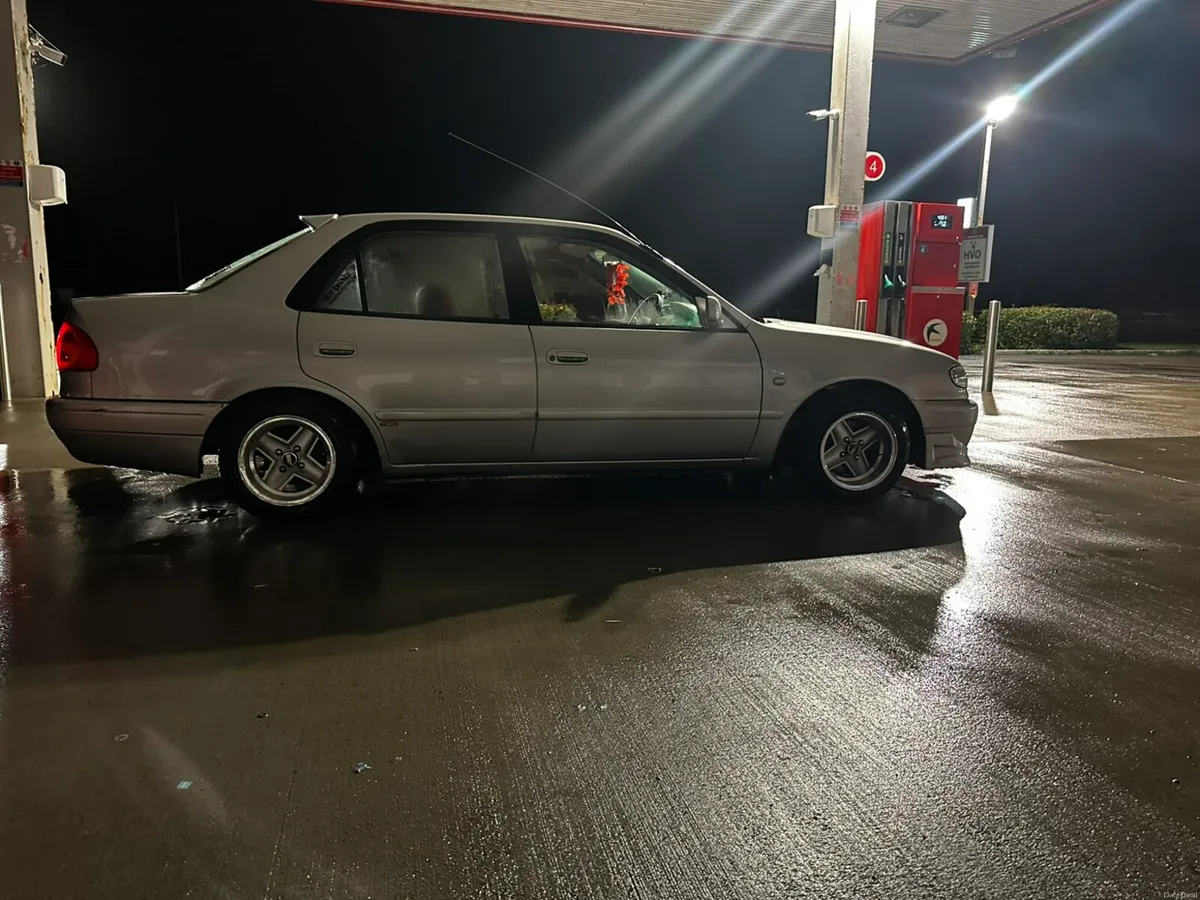 Corrolla e11 saloon petrol - Image 4