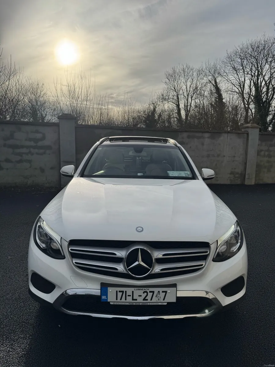 2017 Mercedes GLC 220d 4matic pan roof - Image 4