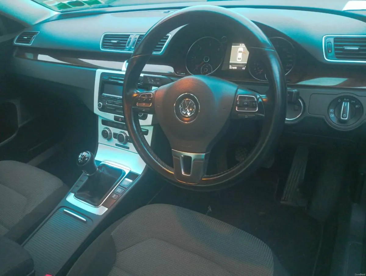 Volkswagen Passat - Image 1