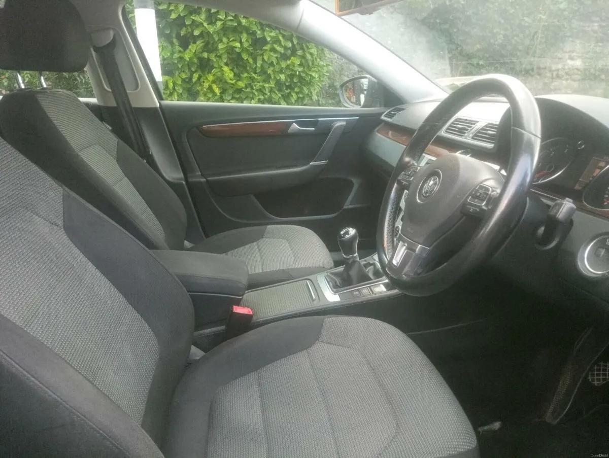 Volkswagen Passat - Image 4