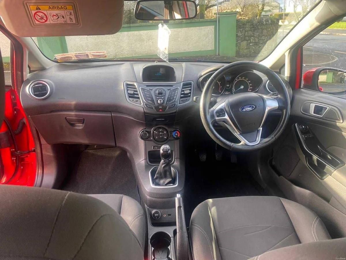 Ford Fiesta 2015 - Image 2