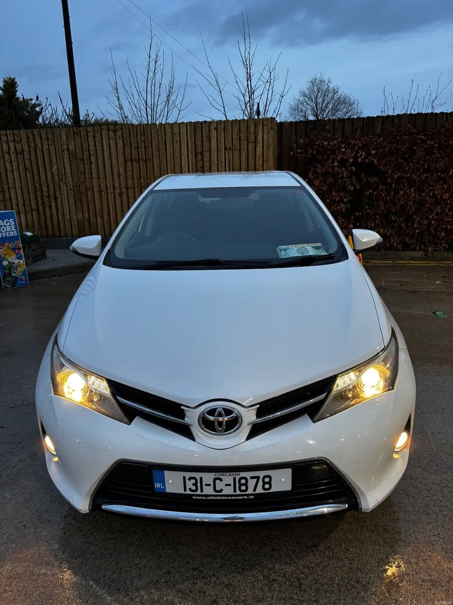 Toyota Auris 2013 - Image 1