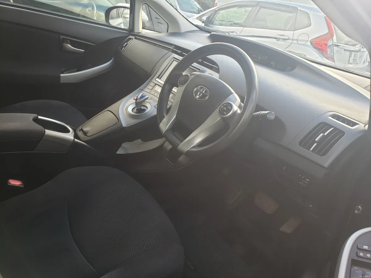 Toyota Prius 2014 - Image 2