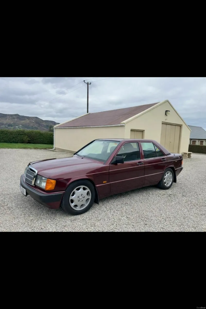 Mercedes-Benz E-Class 1993 - Image 1
