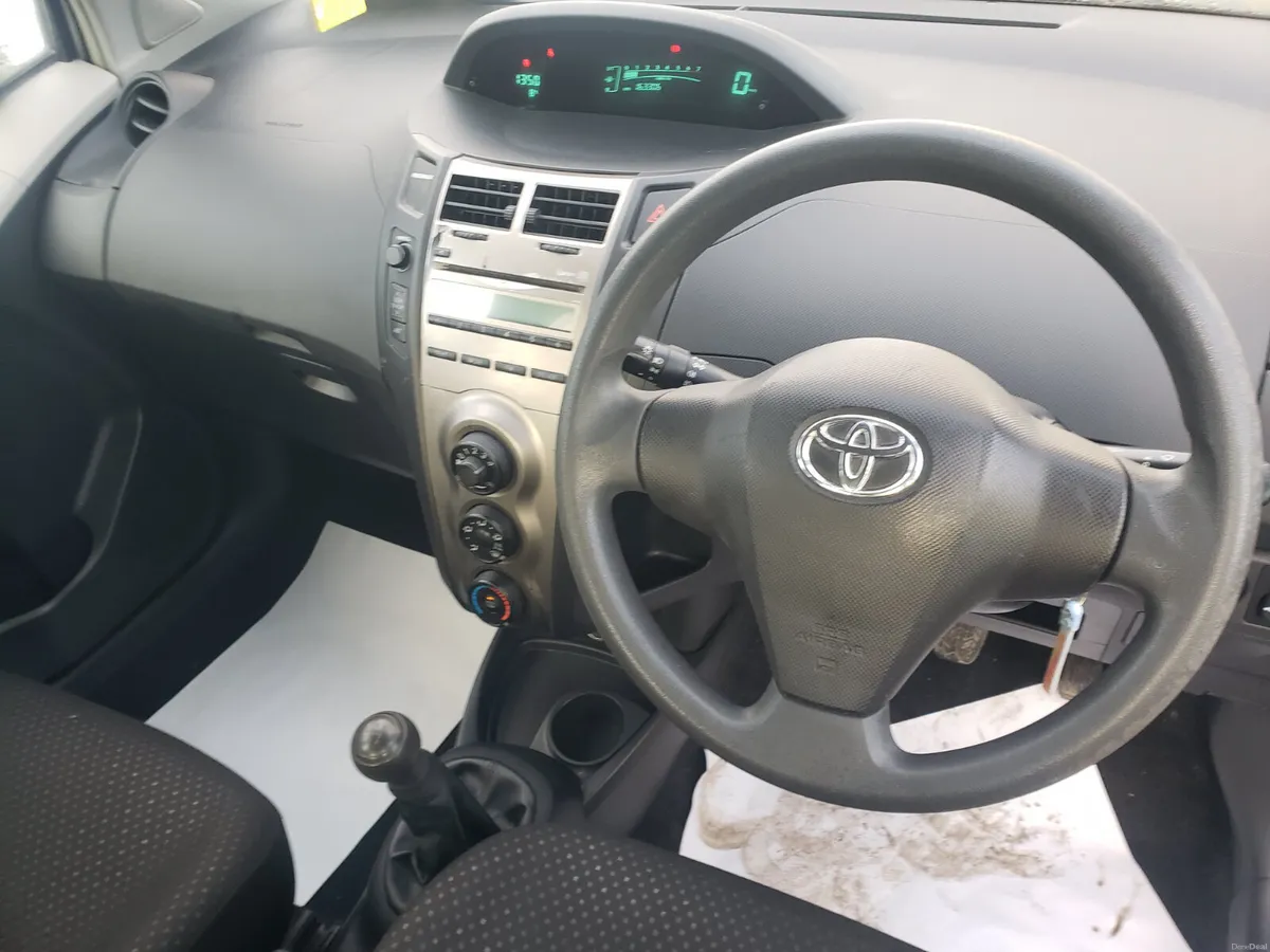 Toyota Auris 2011 - Image 3