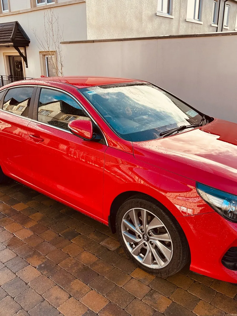 Hyundai i30 Fastback 1.0 lit Turbo 5DR - Image 1