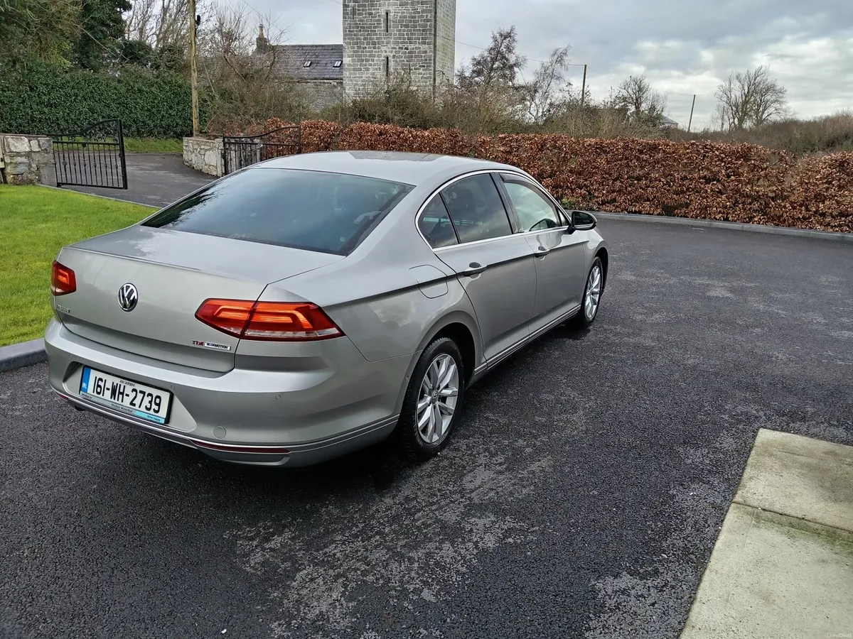 Volkswagen Passat 2016 - Image 2