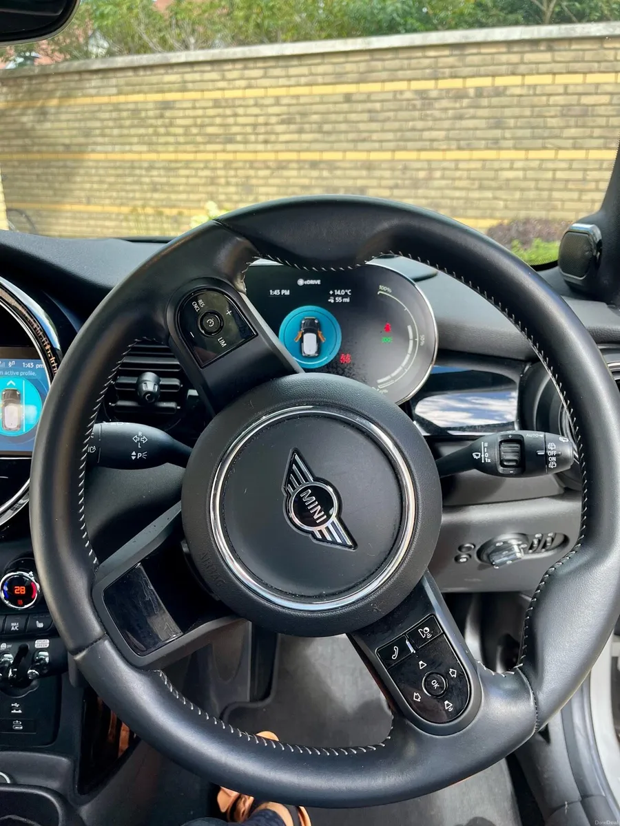 Mini Cooper Car - Image 3