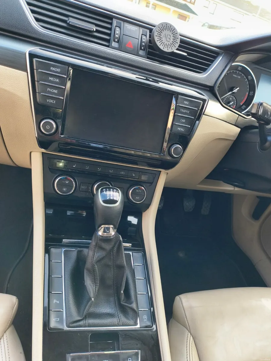 Škoda Superb - Image 1