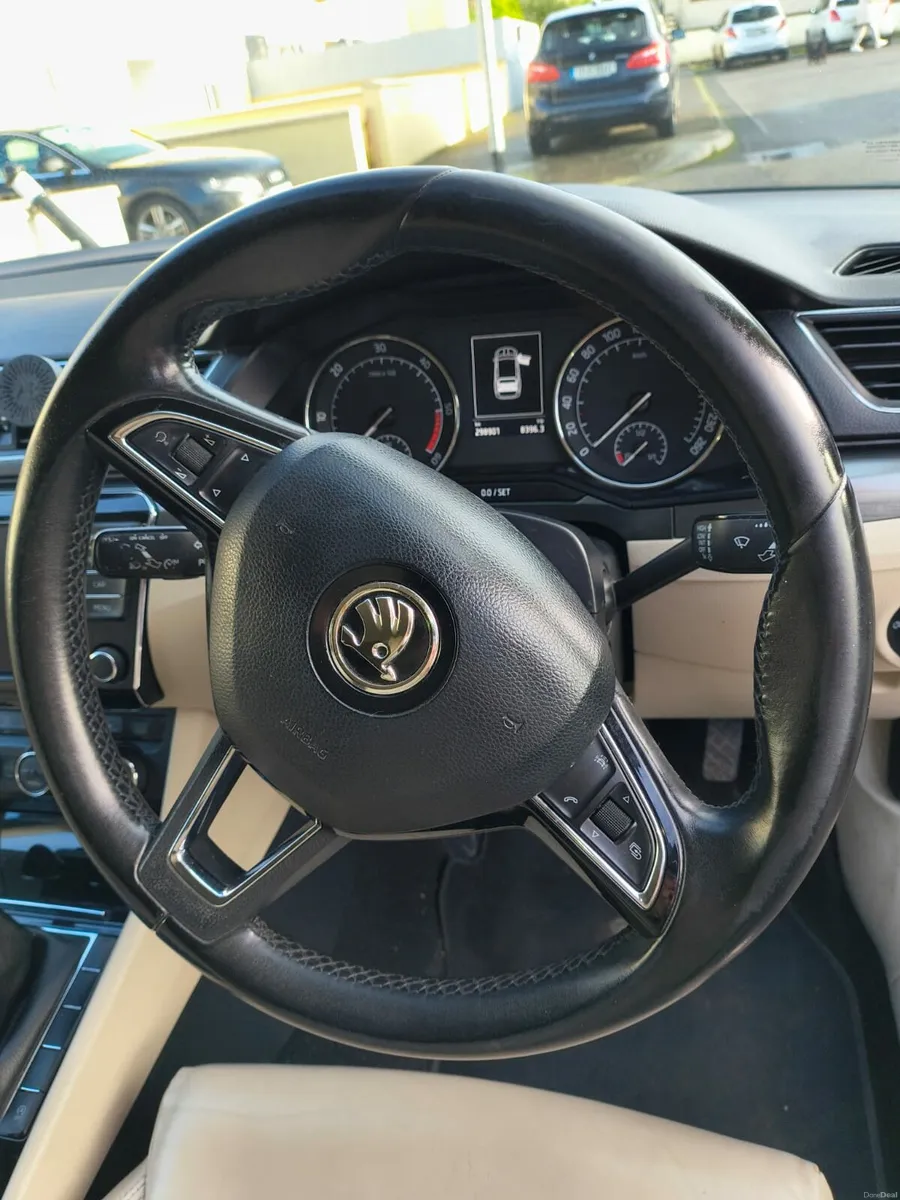 Škoda Superb - Image 2