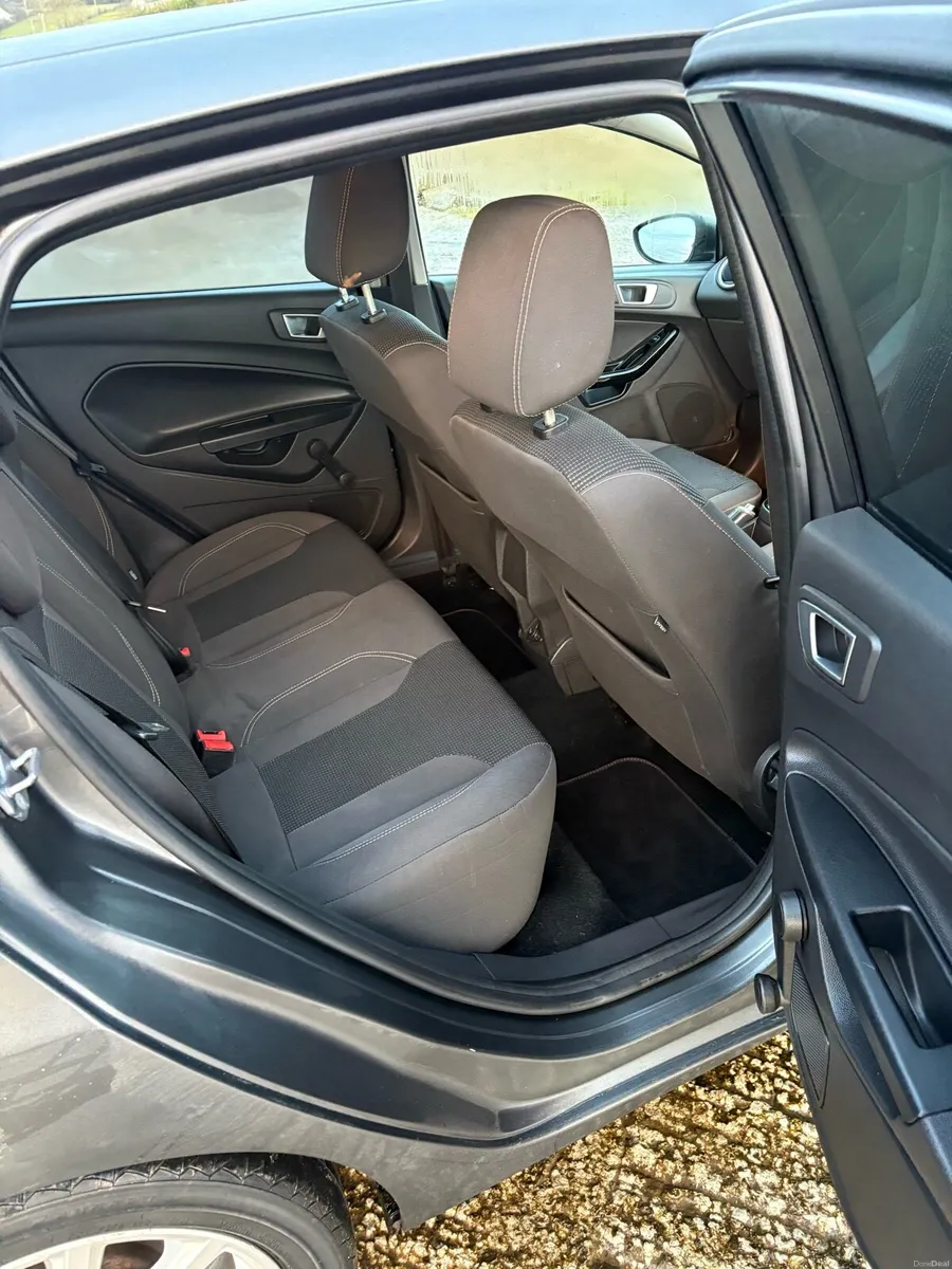 2016 ford fiesta - Image 3