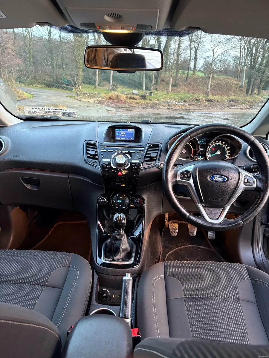 2016 ford fiesta - Image 4