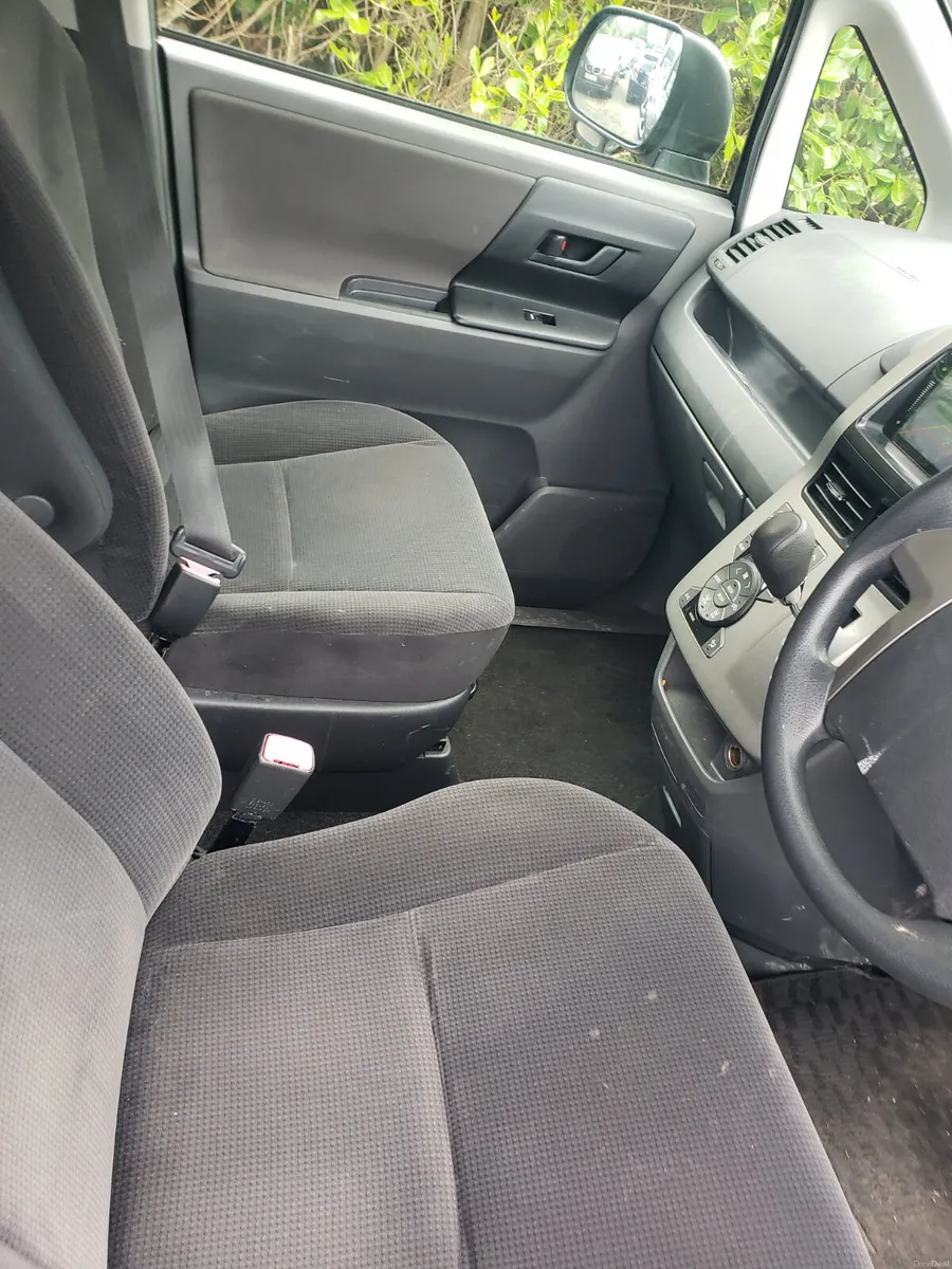 Toyota Voxy 2009 - Image 4
