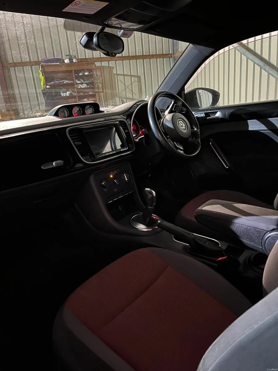 Volkswagen Beetle 2013 - Image 2