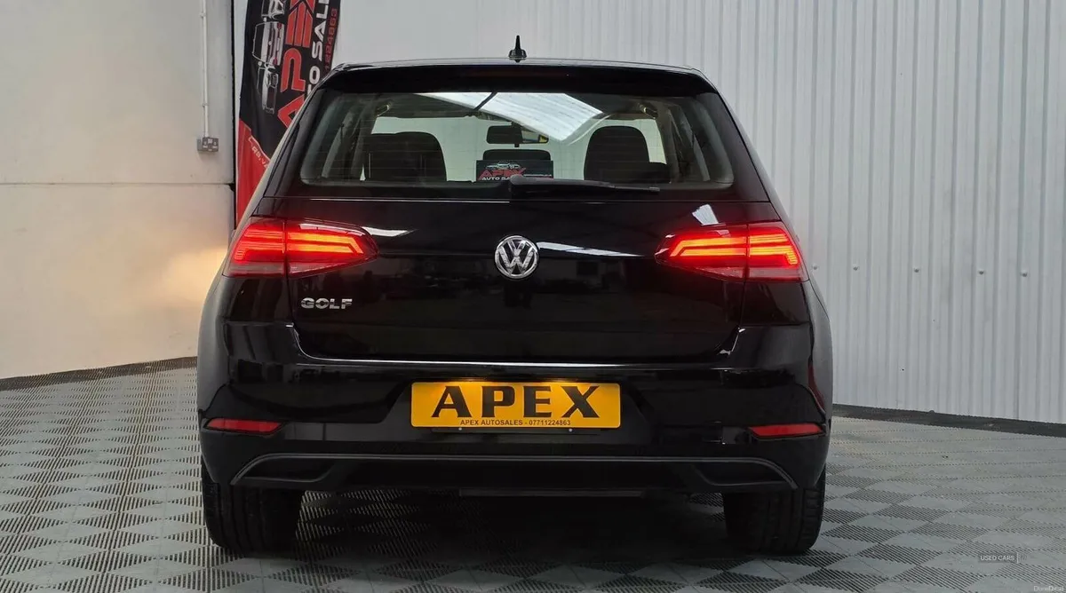 Volkswagen Golf DIESEL HATCHBACK - Image 4