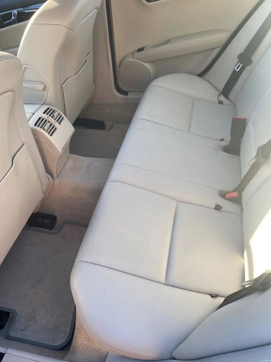 Mercedes-Benz C-Class 2010 - Image 3