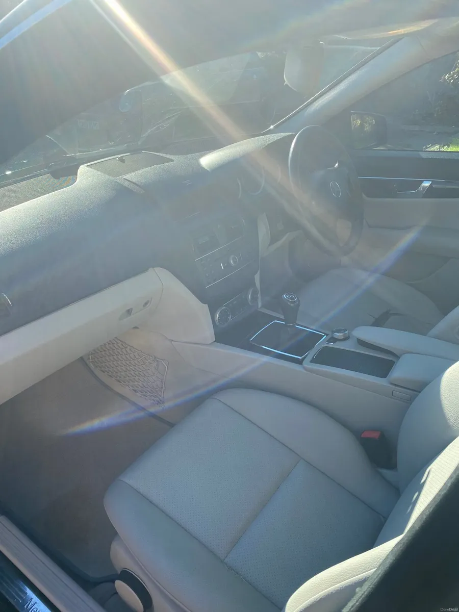 Mercedes-Benz C-Class 2010 - Image 4