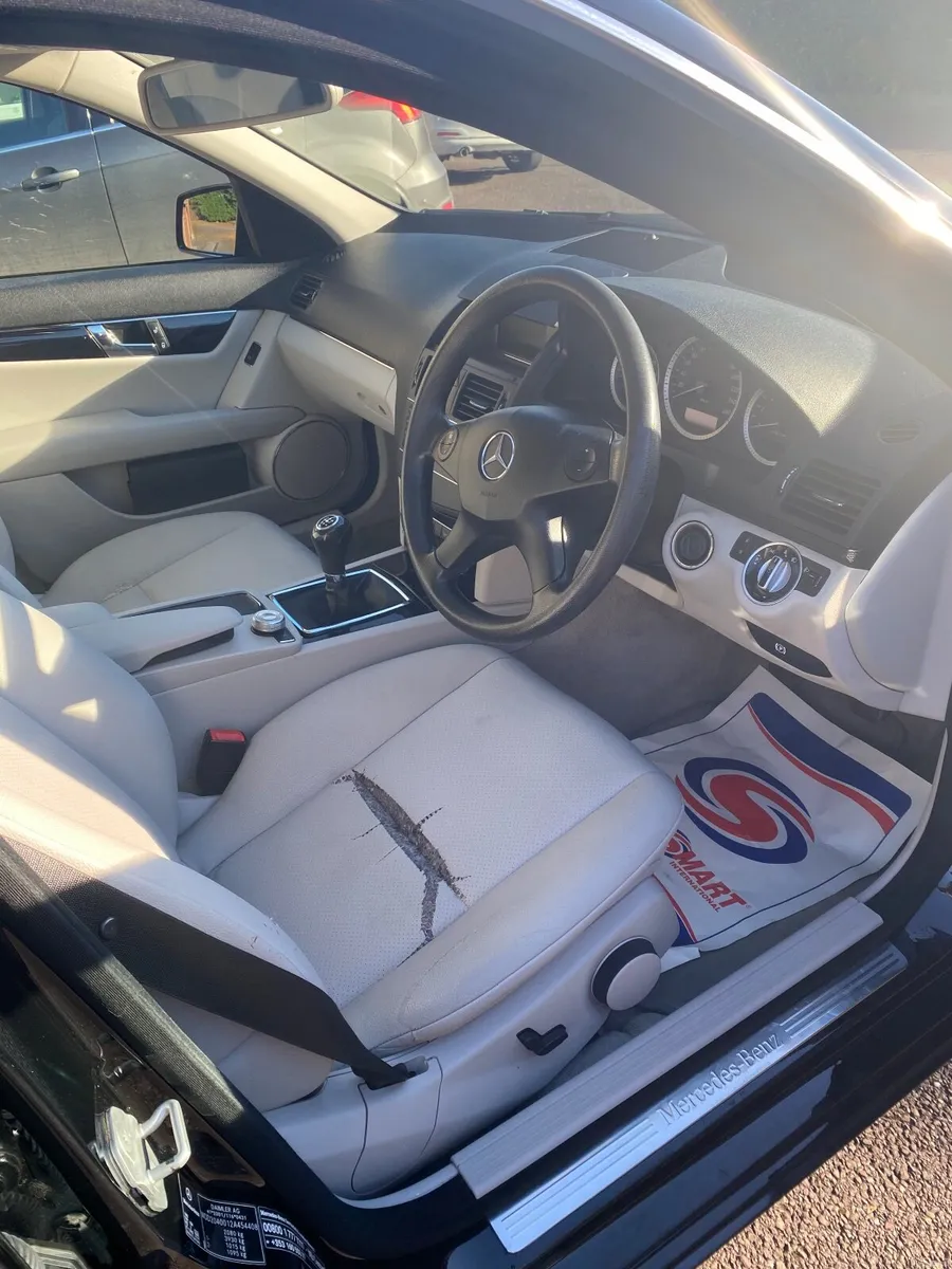 Mercedes-Benz C-Class 2010 - Image 2