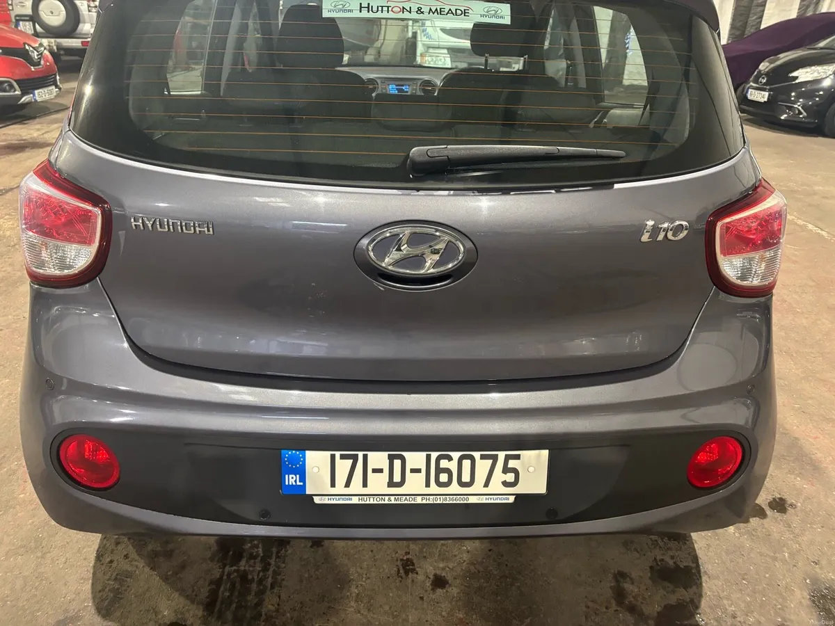 2017 Hyundai i10 automatic only done 10k - Image 3