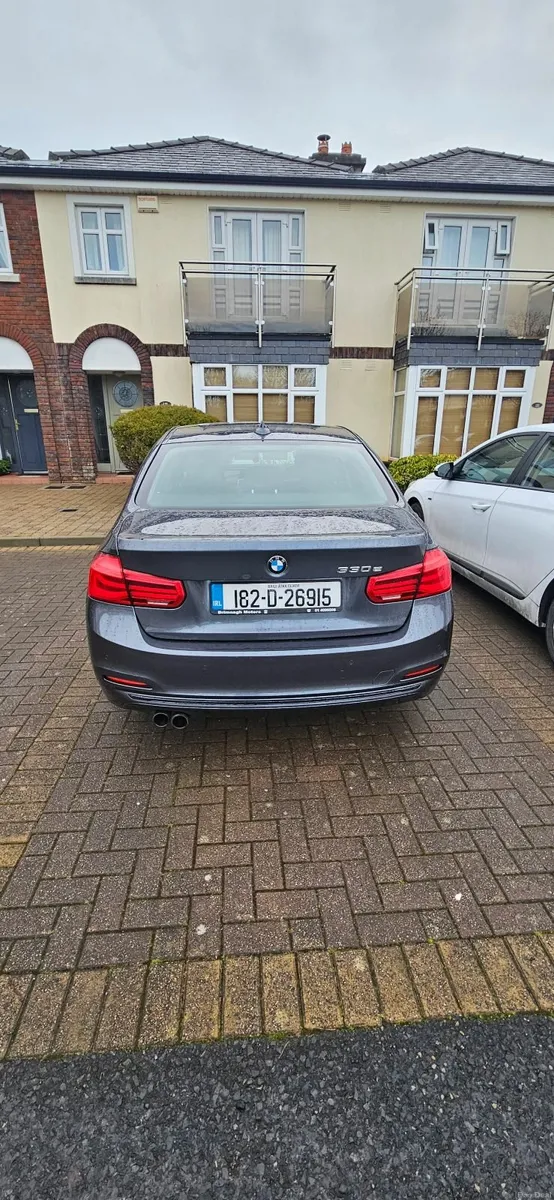 BMW 3-Series 2018 - Image 2