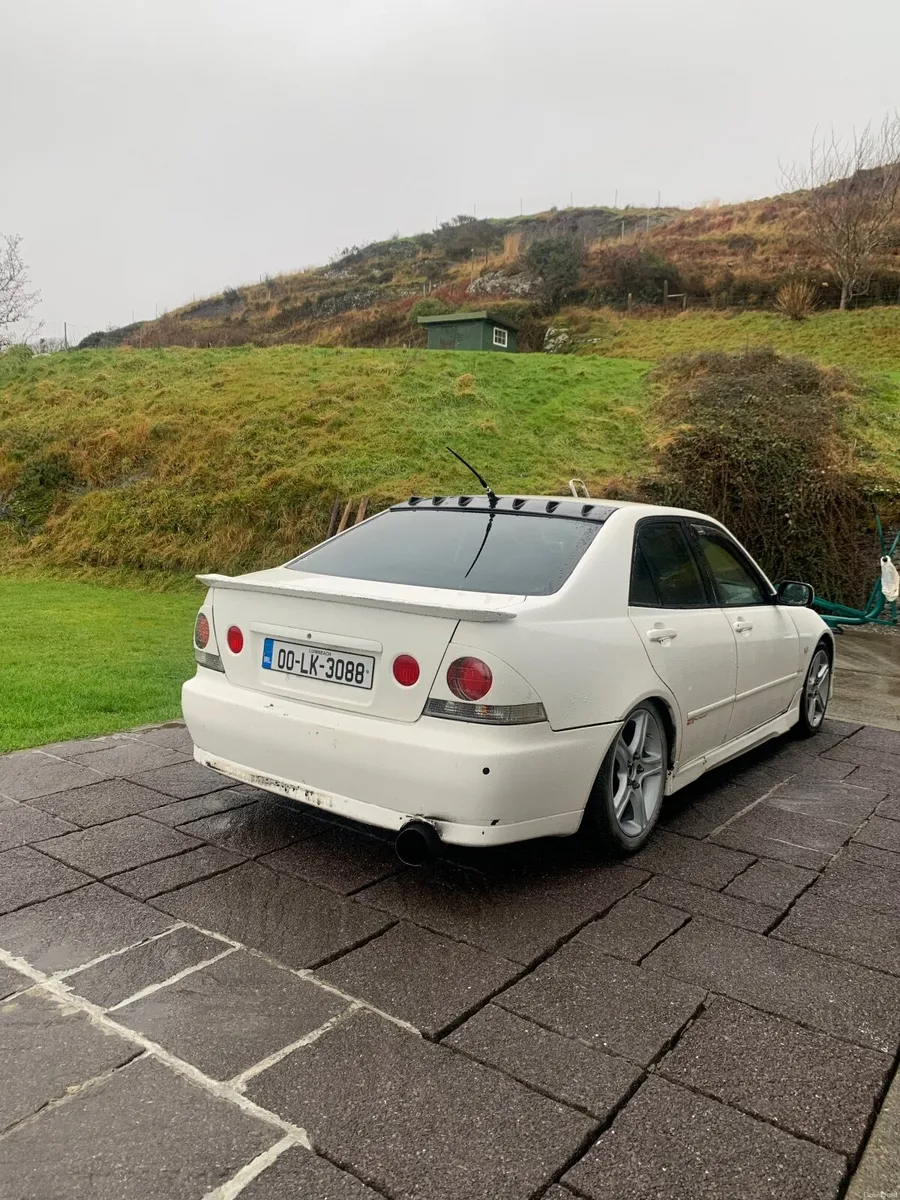 Lexus is200 - Image 4