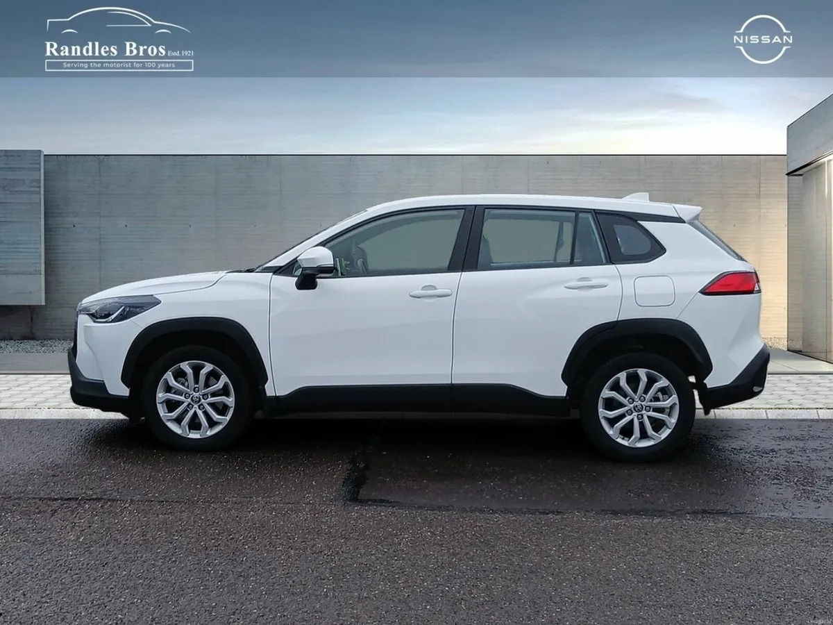 Toyota Corolla Cross 1.8 Hybrid Luna Hatchback - Image 3