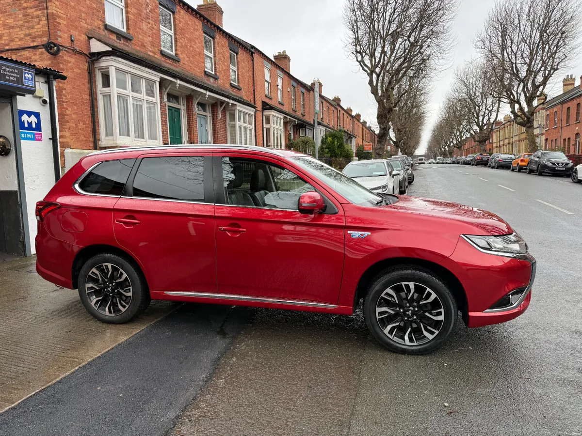 2016 Outlander, 2.0 PHEV, Top Spec, New Nct, SIMI - Image 4
