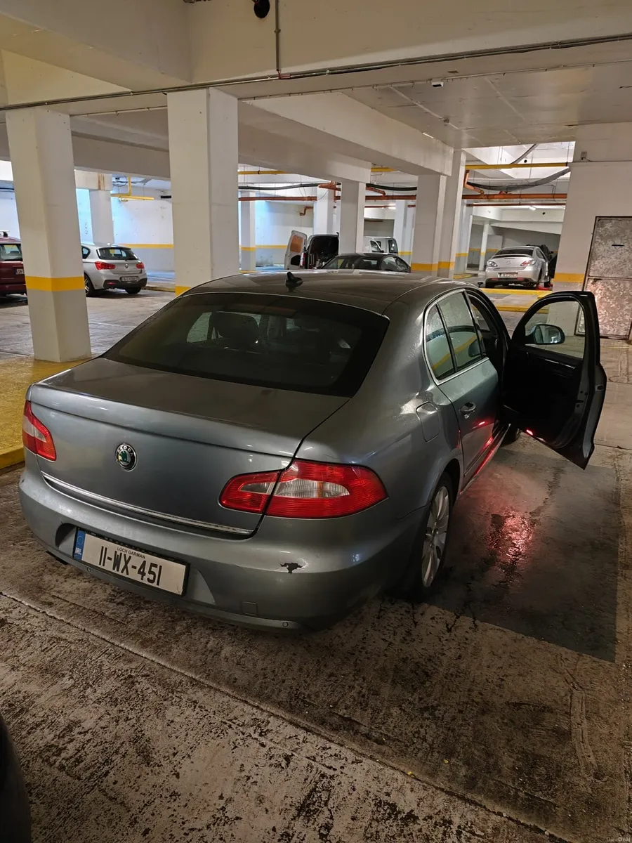 Skoda Superb 2011 - Image 2