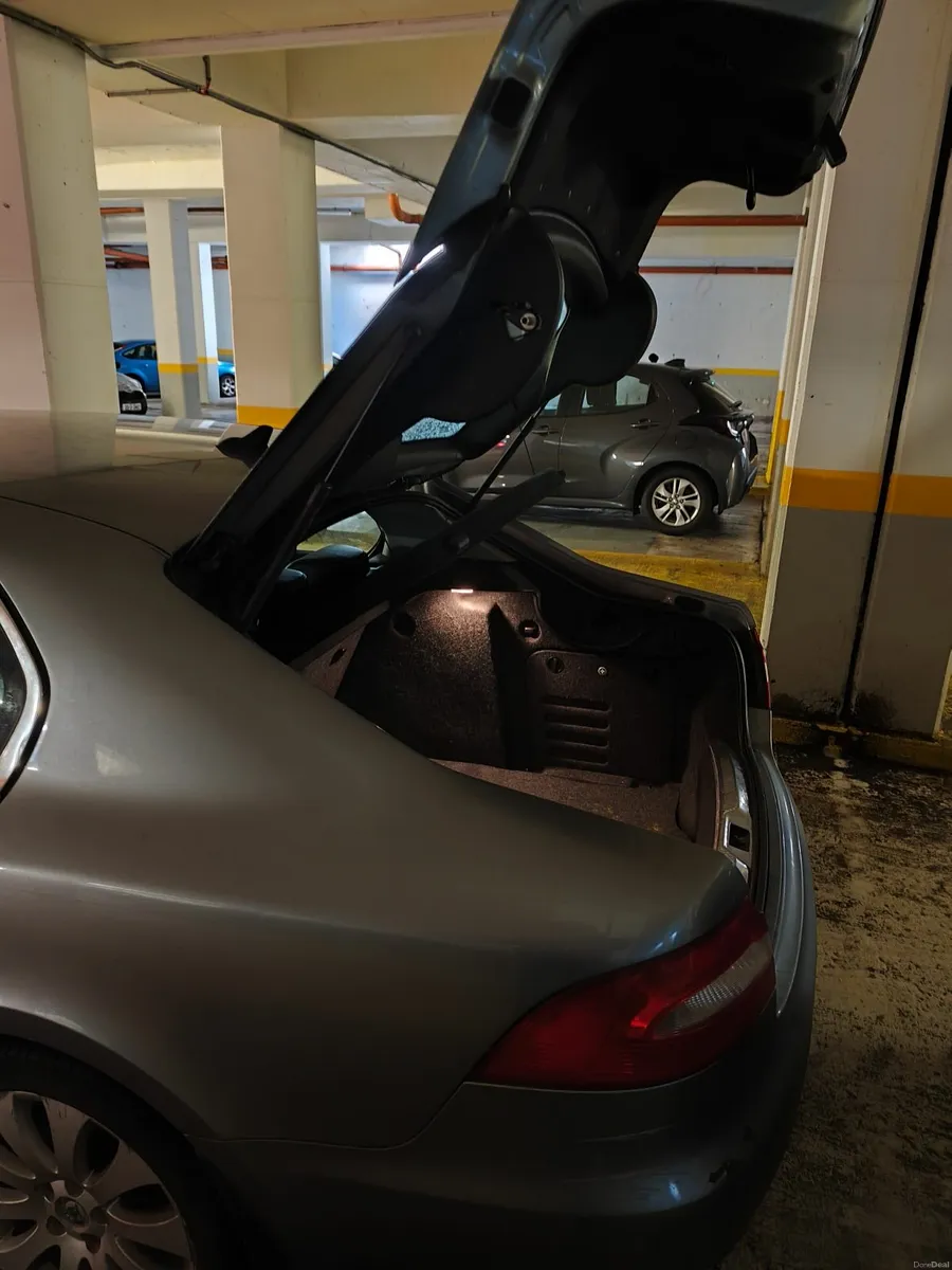 Skoda Superb 2011 - Image 4