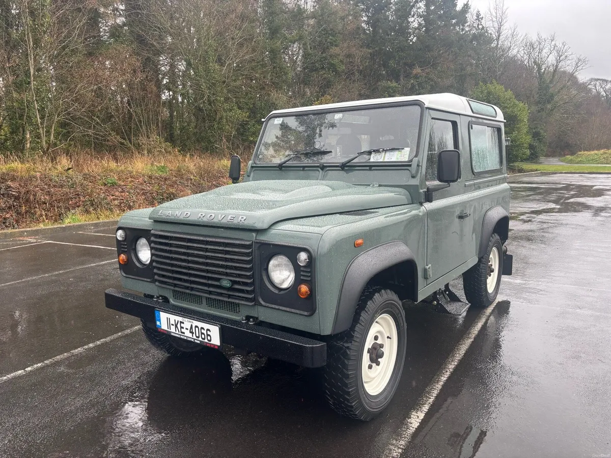 Land Rover Defender 90 - Image 1
