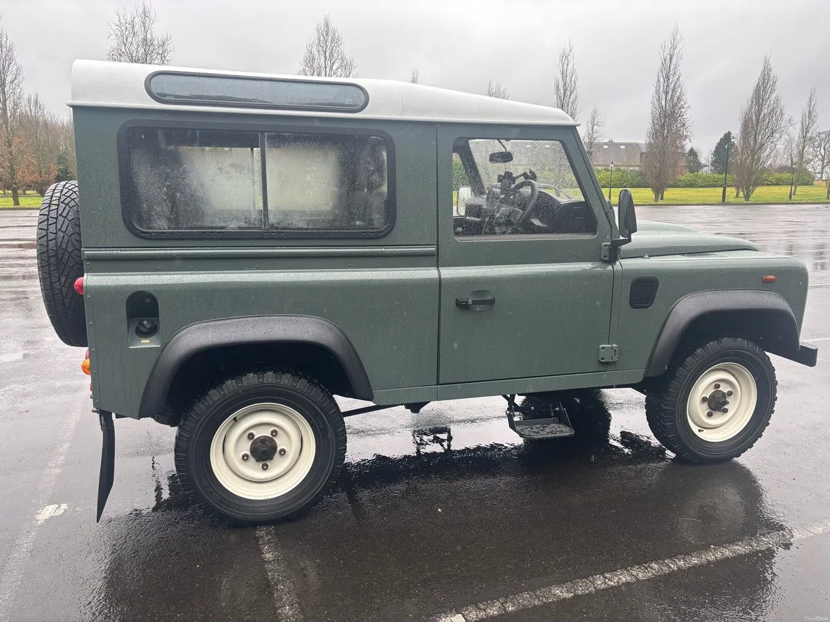 Land Rover Defender 90 - Image 2