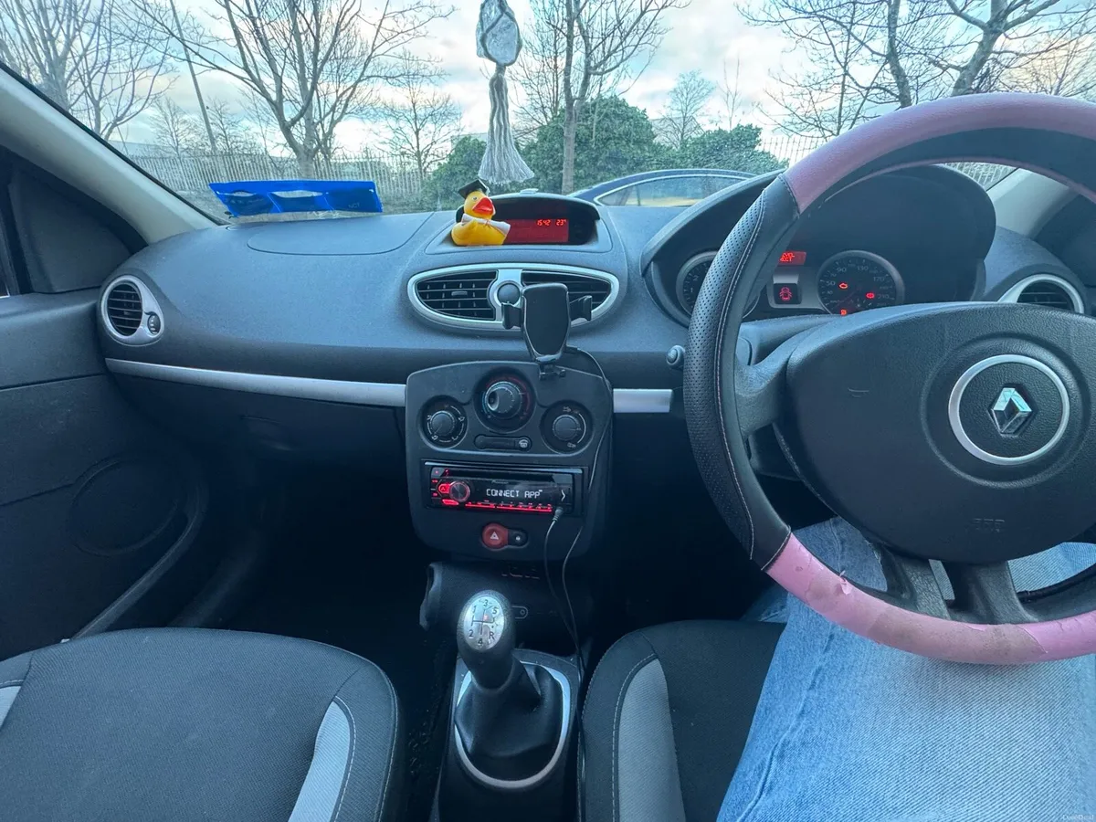 Renault Clio 2011 - Image 2