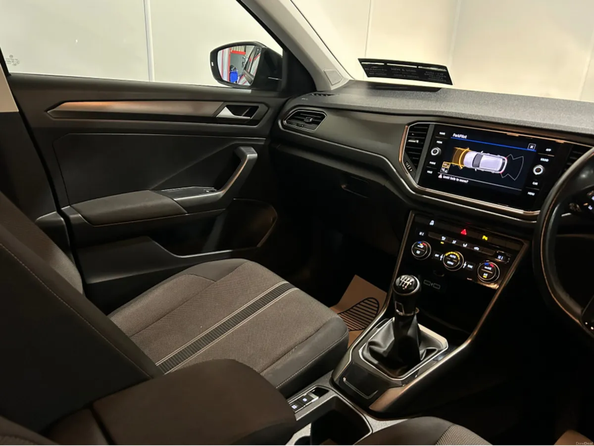 Volkswagen T-Roc DESIGN 1.0 TSI MANUAL 6SPEED FWD - Image 2