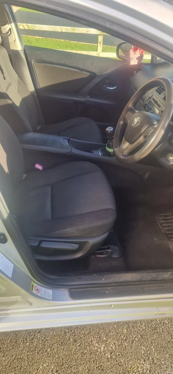 Toyota Avensis 2011 - Image 4