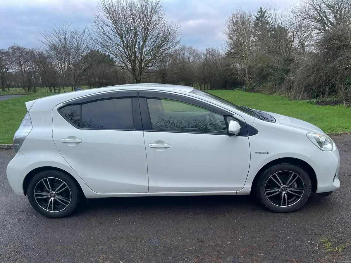 Toyota Aqua 2014 - Image 2