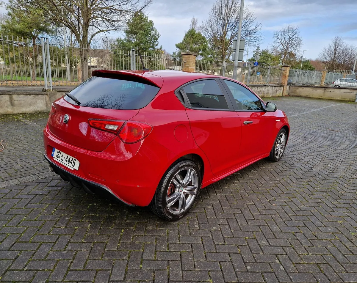 Alfa Romeo Giulietta 2016 - Image 2