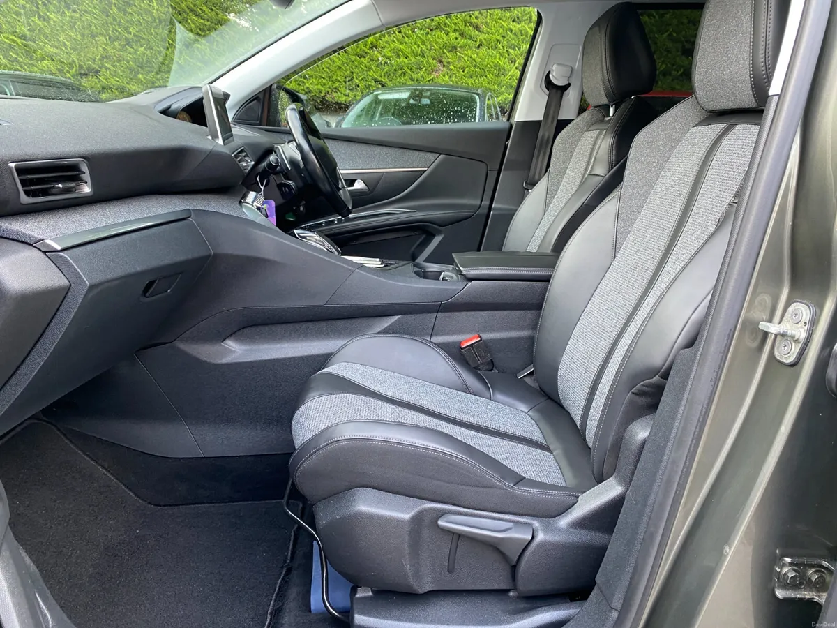 Peugeot 5008 1.5 BlueHDi 130bhp Allure Auto - Image 4