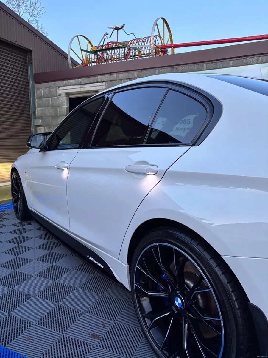 BMW 3-Series 2017 - Image 4