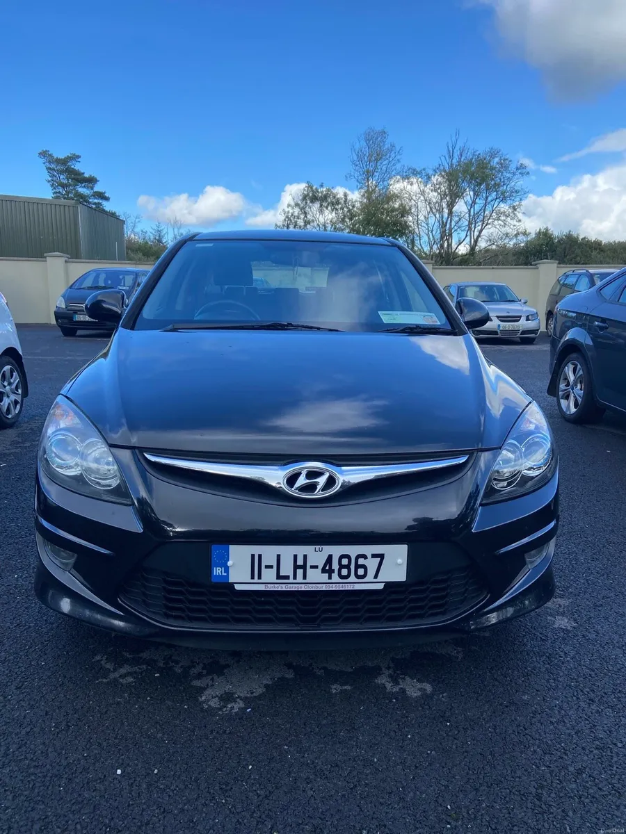 Black Hyundai i30 1.6L Diesel - Image 2