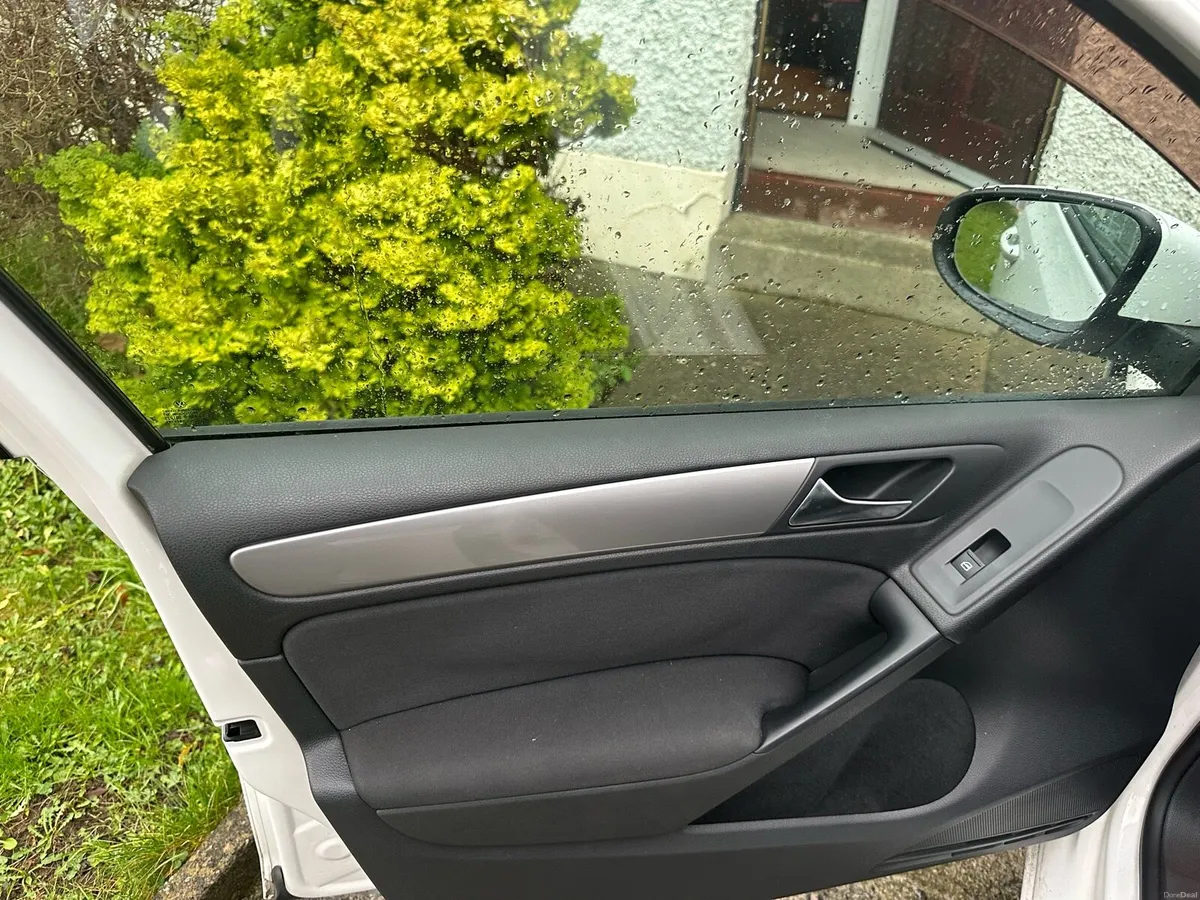 Volkswagen Golf 2012 Automatic - Image 4