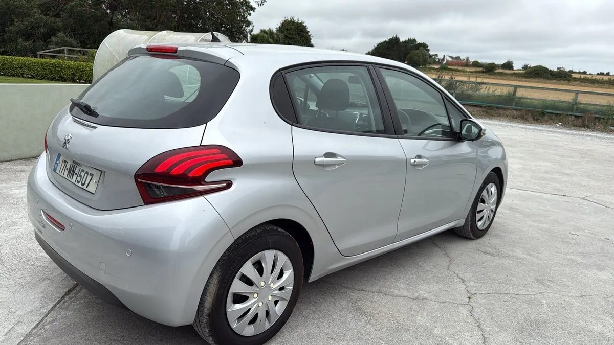 Peugeot 208 - Image 4