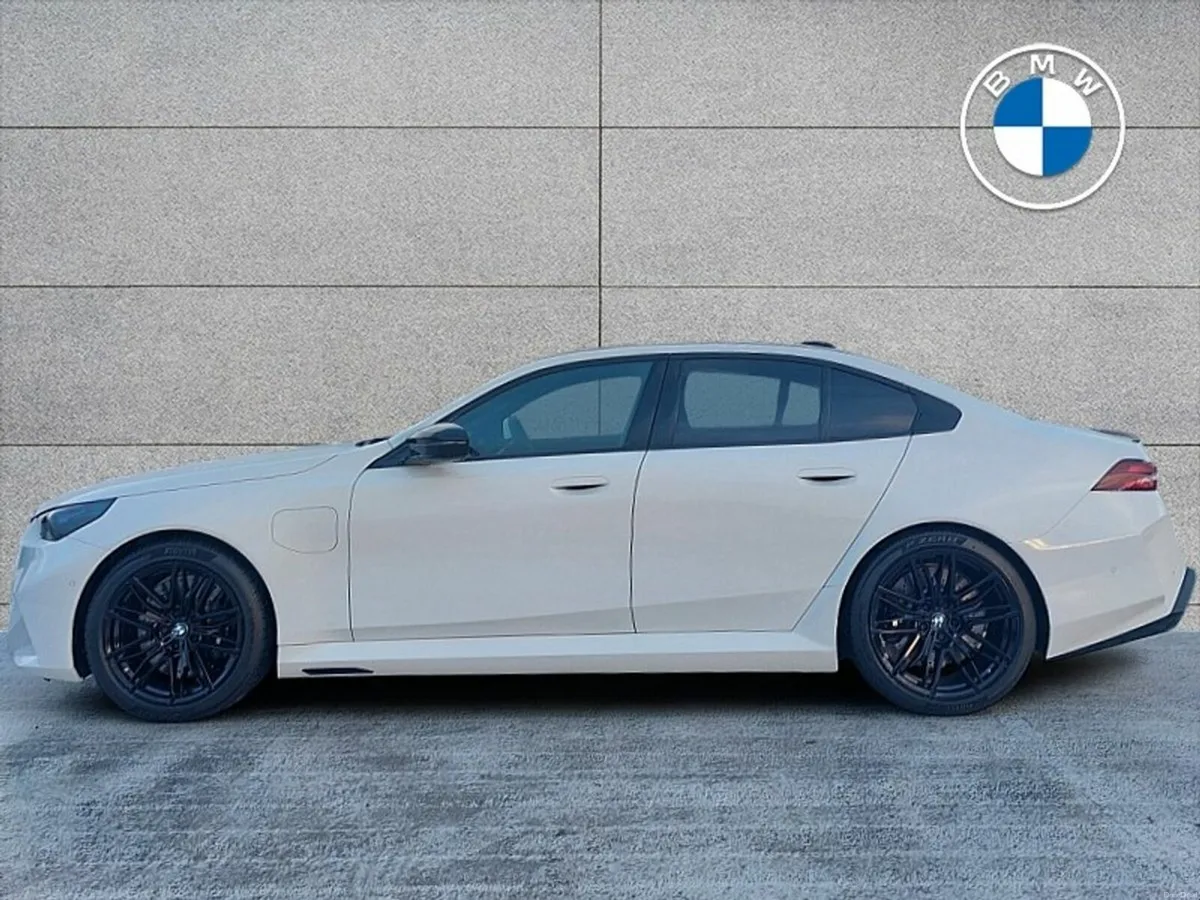 BMW M5 Saloon - Image 3