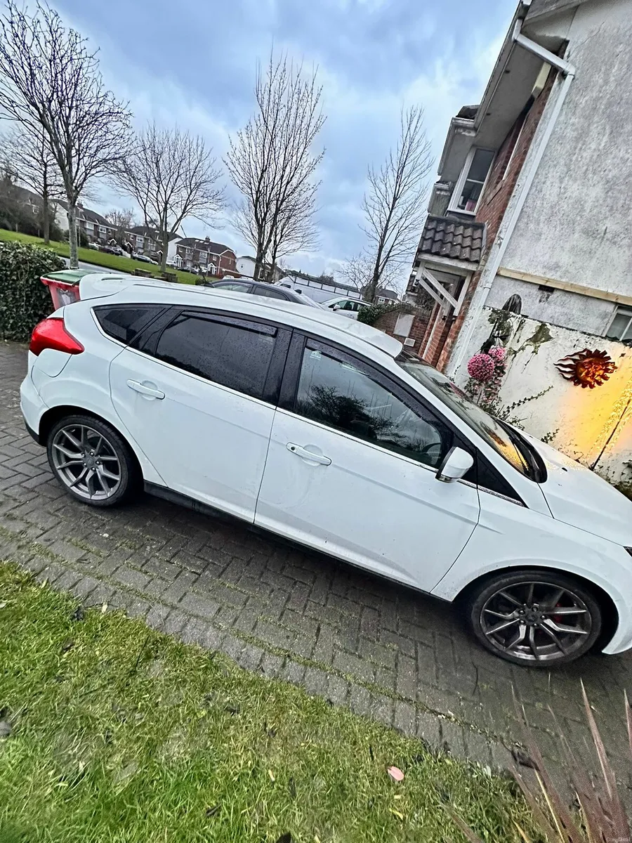 Ford focus 1.0 - Image 2