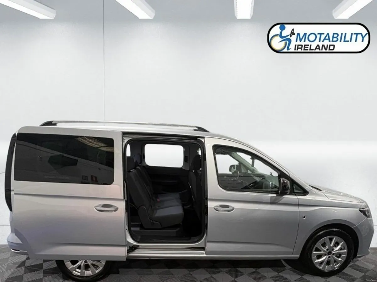 Ford Tourneo Connect Wheelchair Accessible Taxi - Image 4