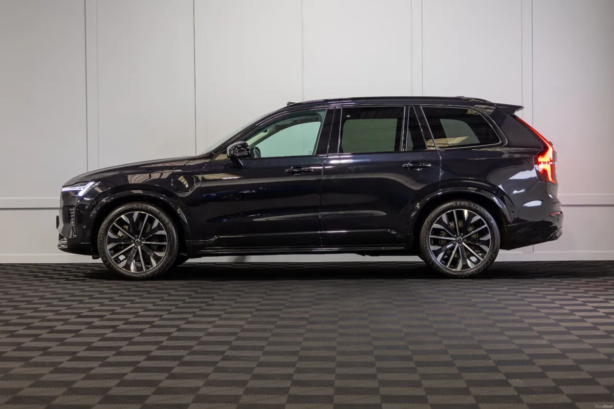 2025 Volvo XC90 T8 Plus Dark Theme 7 Seater - Image 3