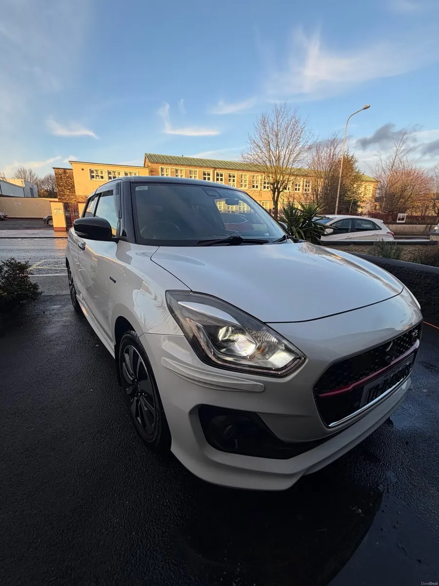 Suzuki Swift RS1.2 petrol MILD HYBIRD,AUTOMATIC. - Image 3