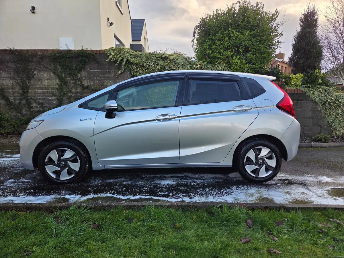 Honda Fit 2015 - Image 2