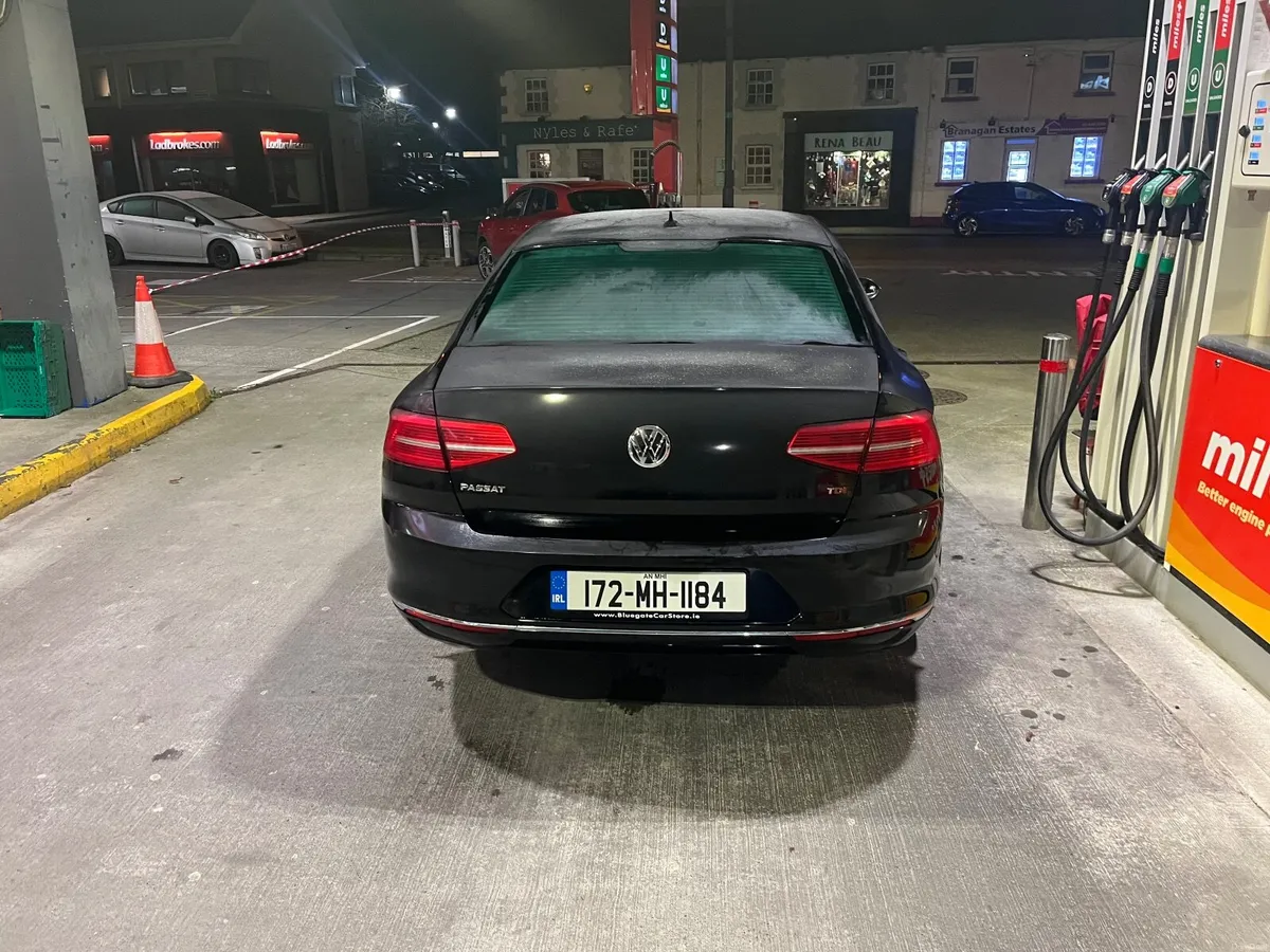 Volkswagen Passat 2017 - Image 3