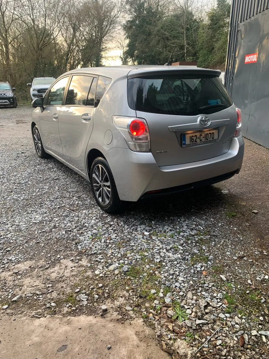 Toyota 7 seater - Image 3